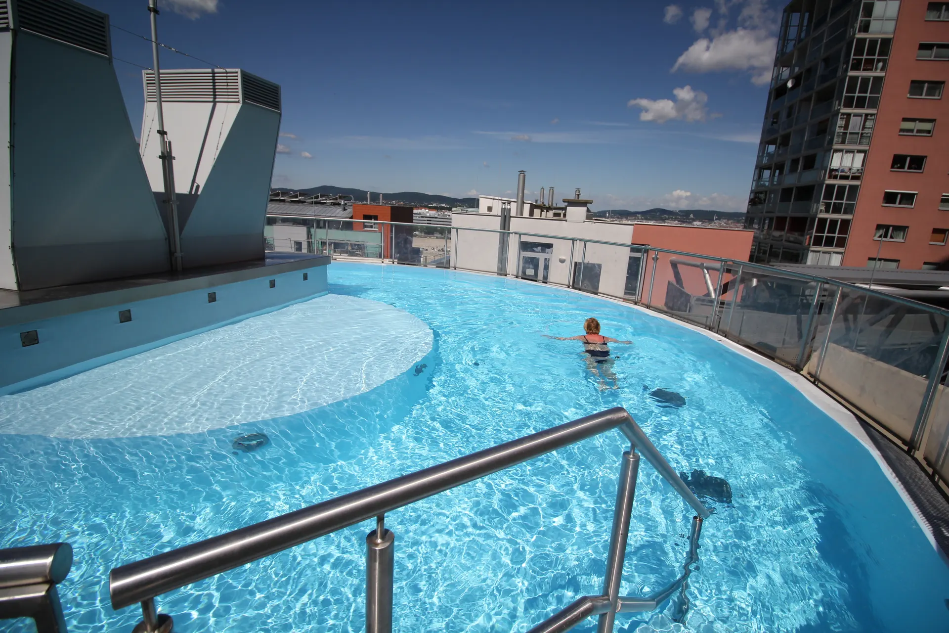 Wien Neubau dachpool Aussicht – Immobilienmakler Wien | IZY Immobilien