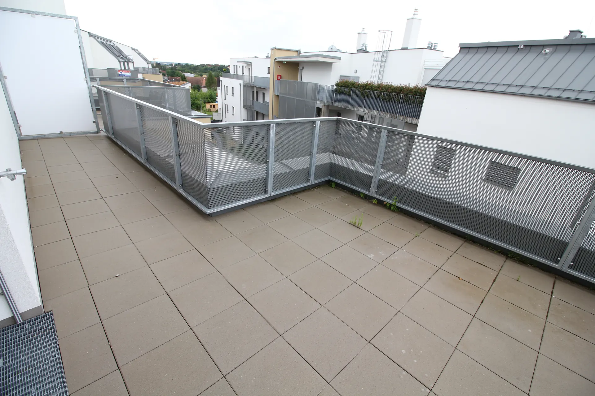 Penthouse Wien Terrasse geländer – Immobilienmakler Wien | IZY Immobilien Penthouse Wien Terrasse geländer – Immobilienmakler Wien | IZY Immobilien