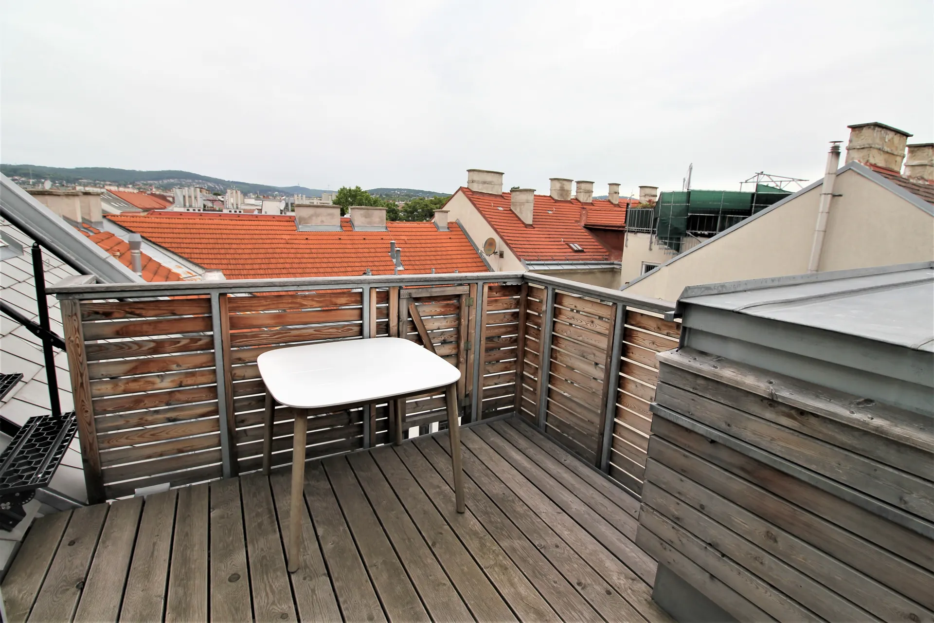 Dachgeschoss Wien Terrasse holzboden – Immobilienmakler Wien | IZY Immobilien Dachgeschoss Wien Terrasse holzboden – Immobilienmakler Wien | IZY Immobilien
