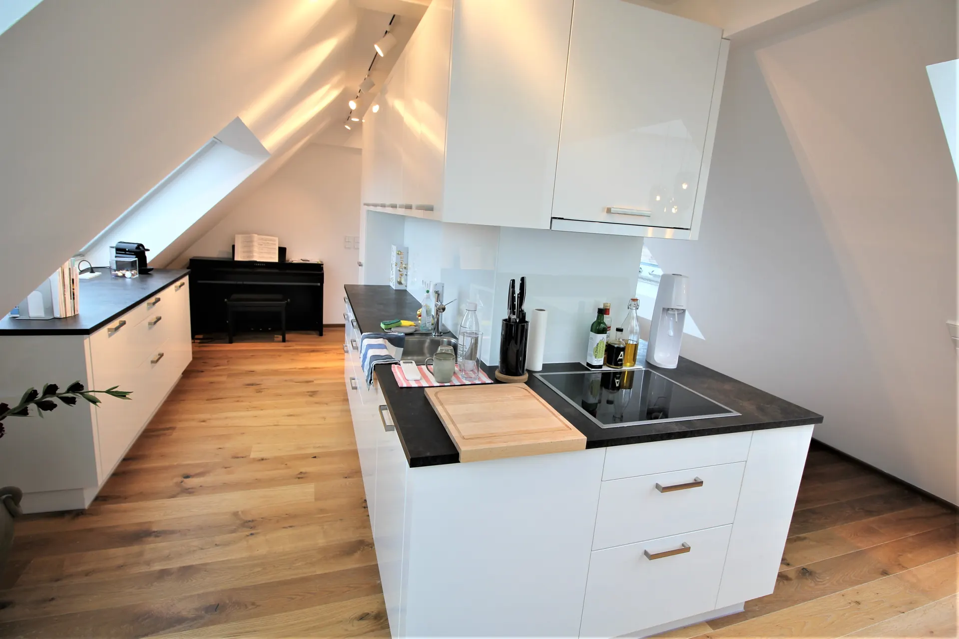 Dachgeschoss Wien Küche dachschräge – Immobilienmakler Wien | IZY Immobilien