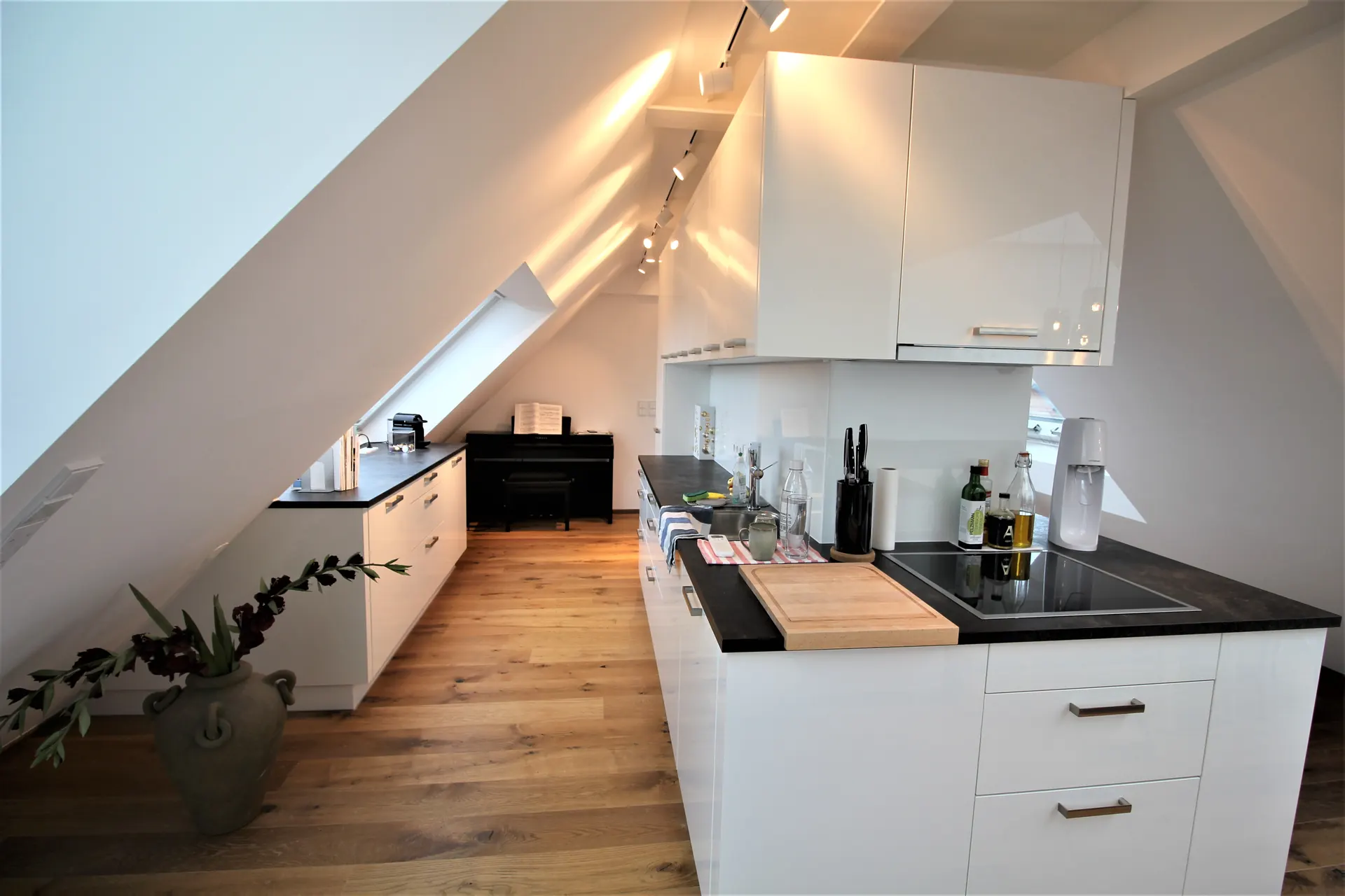 Dachgeschoss Wien Kücheninsel – Immobilienmakler Wien | IZY Immobilien
