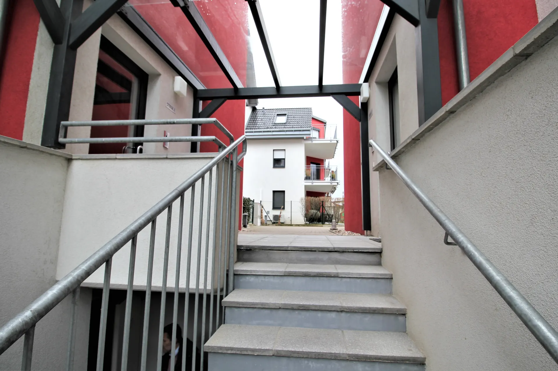 Haus Wien Innenhof Treppe – Immobilienmakler Wien | IZY Immobilien Haus Wien Innenhof Treppe – Immobilienmakler Wien | IZY Immobilien