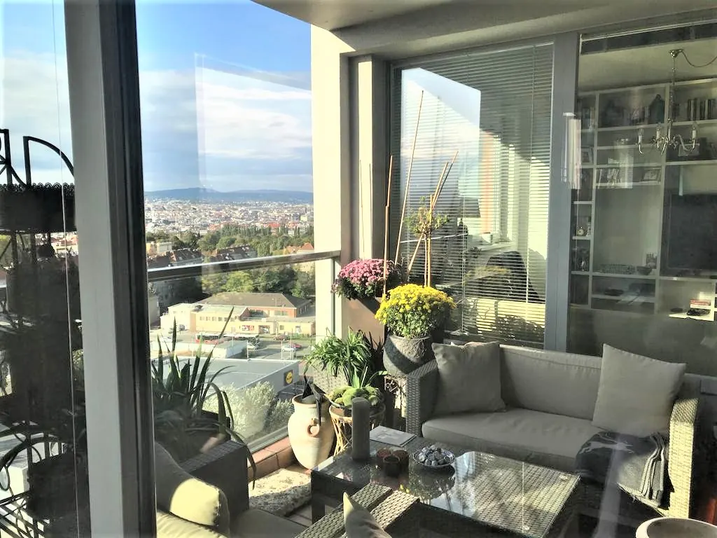 Penthouse Wien Wohnbereich glasfront – Immobilienmakler Wien | IZY Immobilien Penthouse Wien Wohnbereich glasfront – Immobilienmakler Wien | IZY Immobilien
