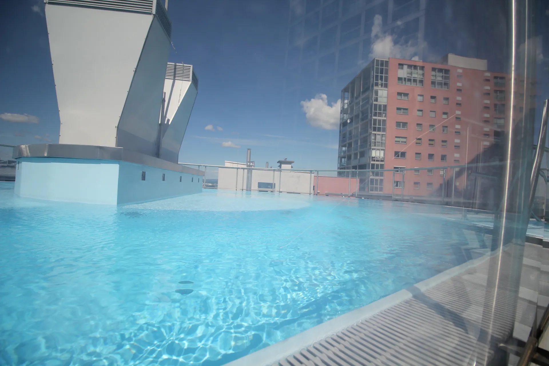 Wien Neubau Pool Terrasse – Immobilienmakler Wien | IZY Immobilien Wien Neubau Pool Terrasse – Immobilienmakler Wien | IZY Immobilien