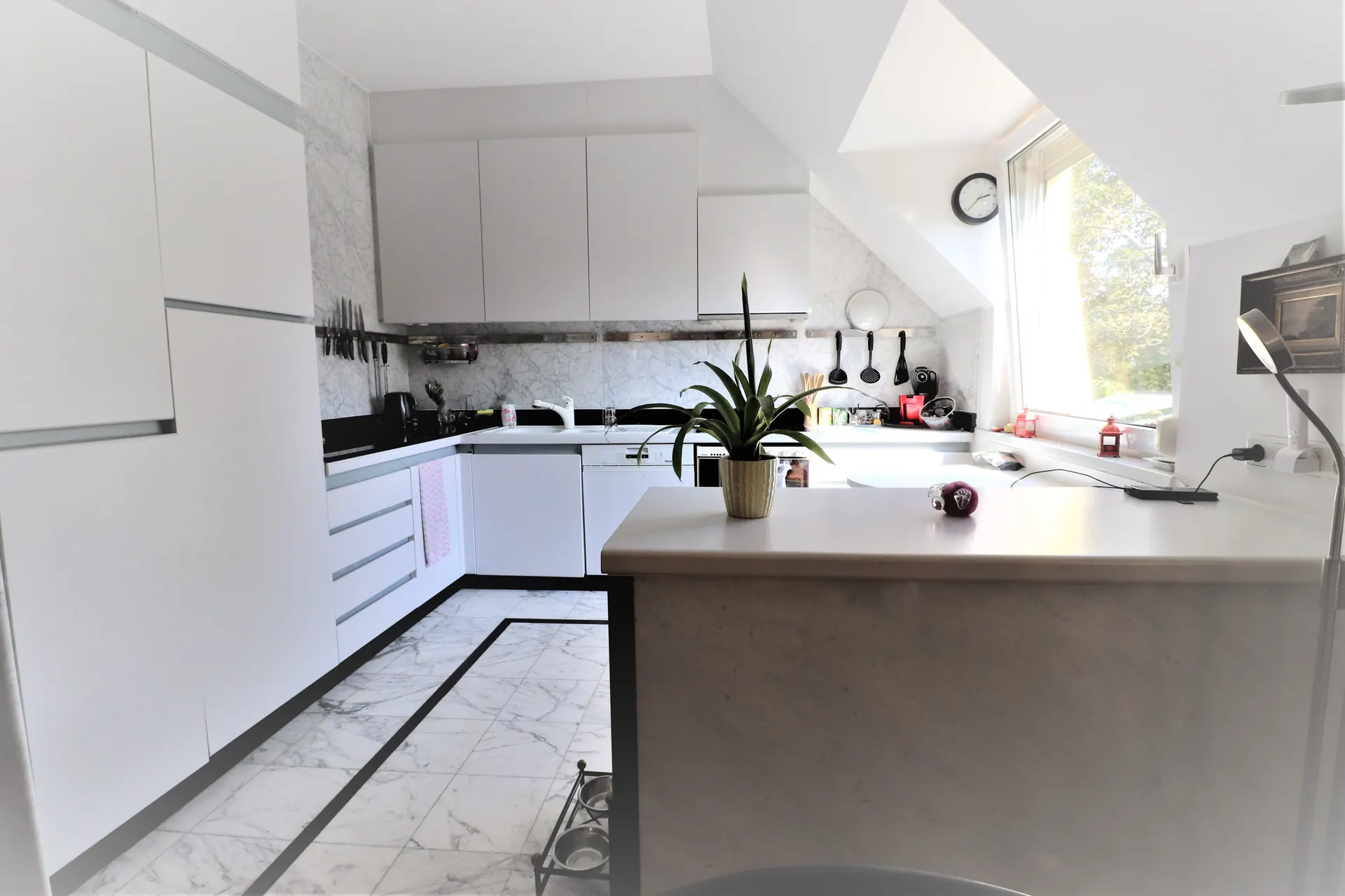 Haus Wien Küche weiss – Immobilienmakler Wien | IZY Immobilien